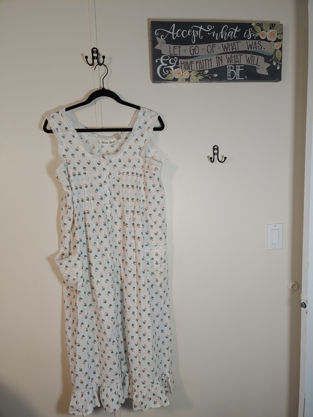 100% Cotton Medium Allison Smith Feminine White Floral Sleeveless nightgown
